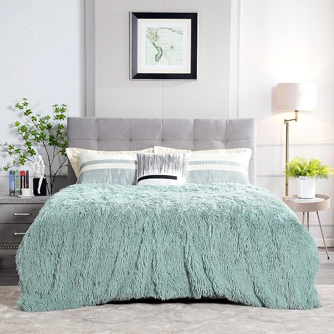 Extra Large Decorative Fluffy Faux Fur Blanket Queen Size Soft Luxury Lightweight Furry Blanket