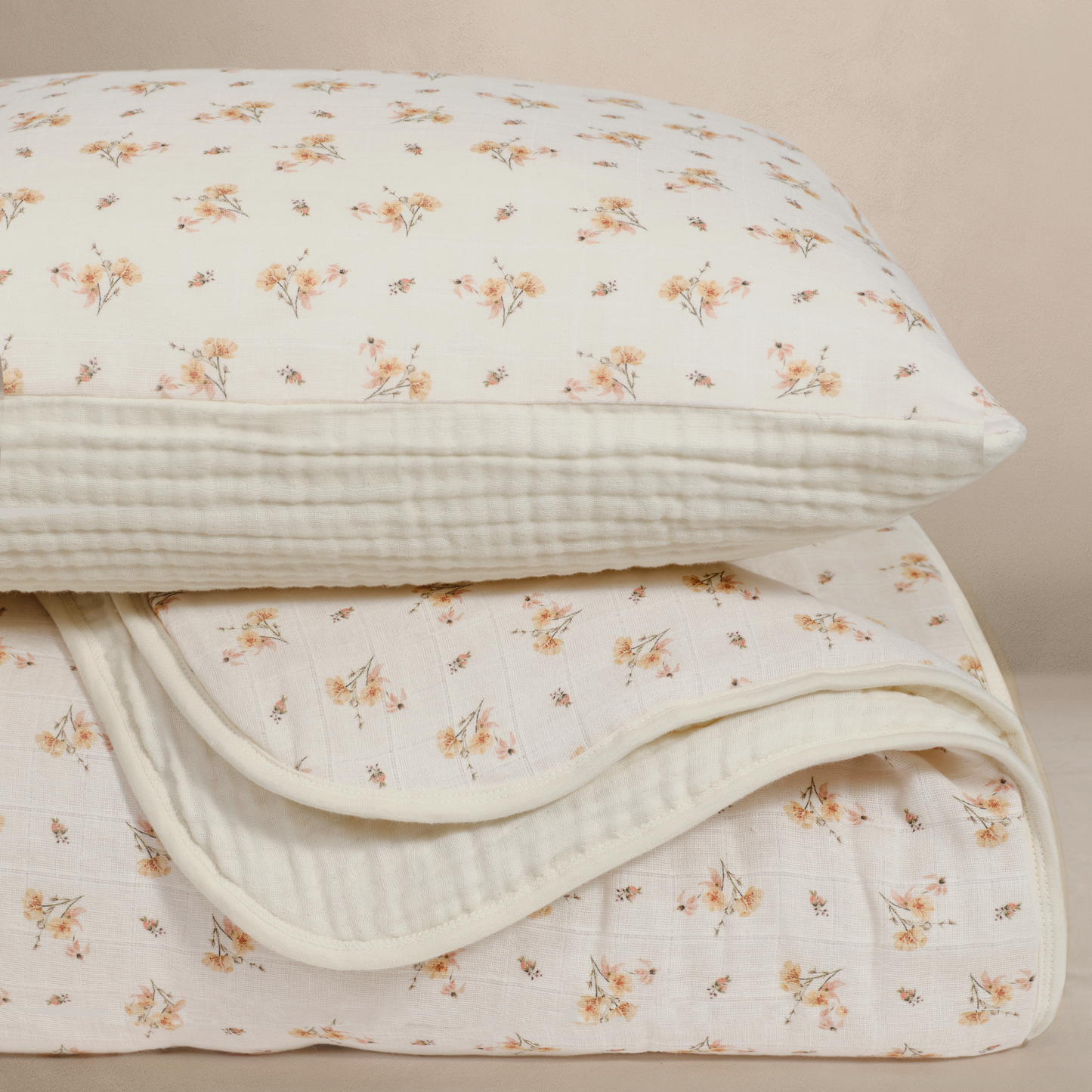 Oilo Dainty Floral Premium Muslin Crib Quilt & Sham Set