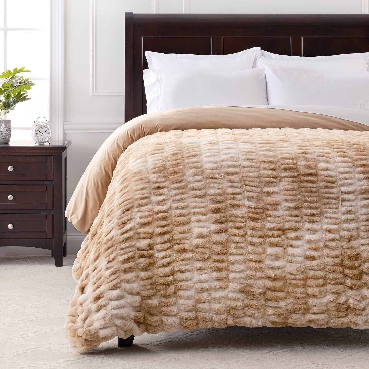 Premium Ruched Faux Fur Throw Blanket - Luxurious, Soft Reversible Mink Blanket