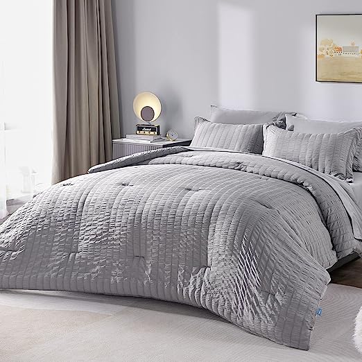 Queen Bed in a Bag White Seersucker Comforter Set with Sheets 7-Pieces All Season