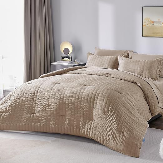 Queen Bed in a Bag White Seersucker Comforter Set with Sheets 7-Pieces All Season