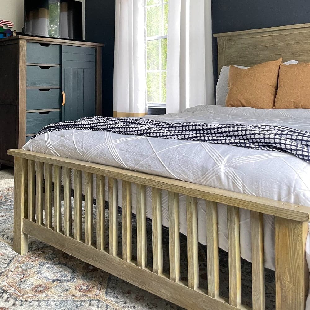 Santino's Bundle: Diamond Geo Jacquard Comforter + Chic and Soft Knitted Throw