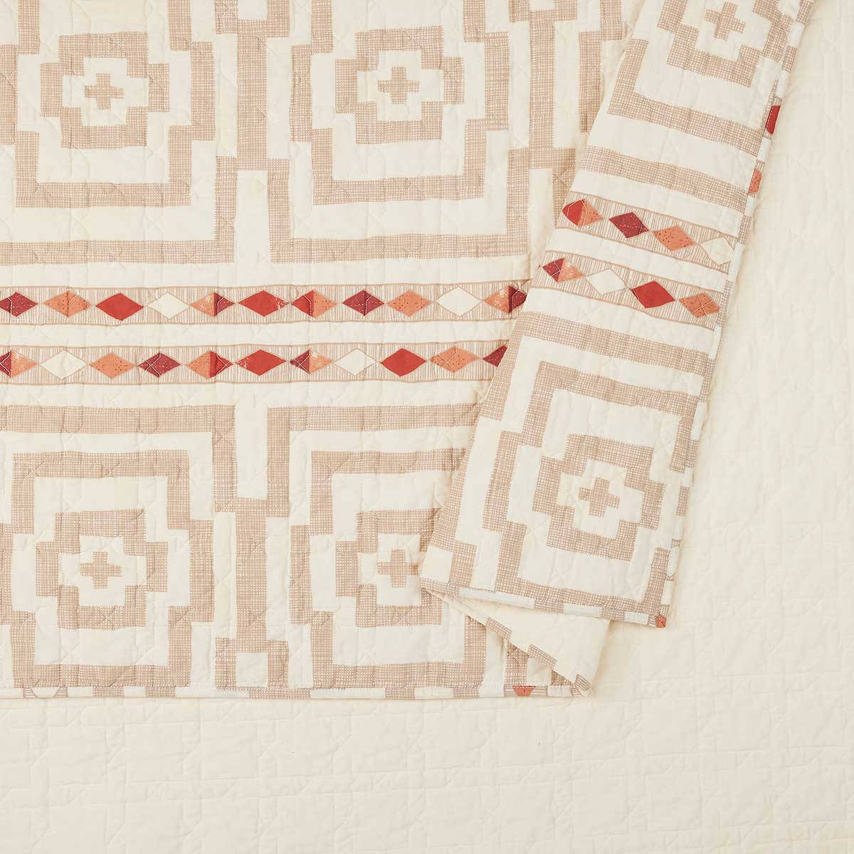 Cream Hypnotic Quilt Set by Jungalow®